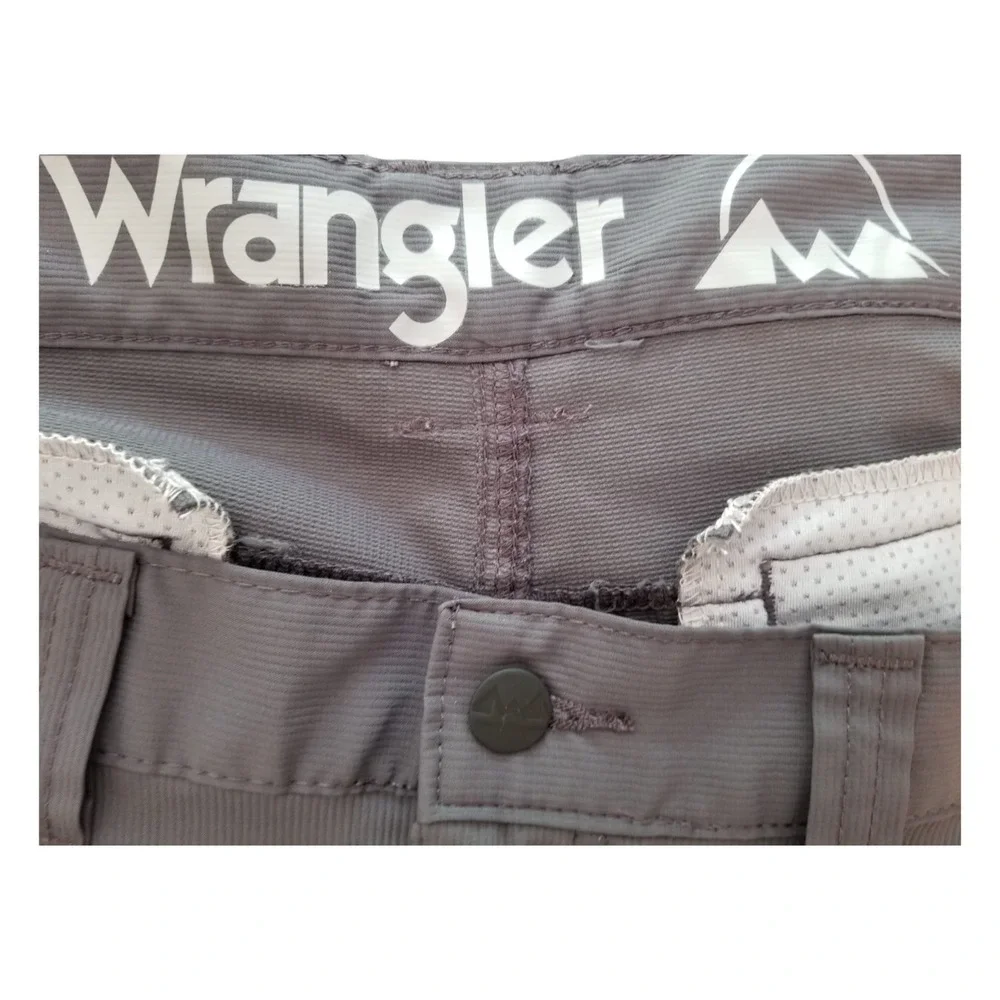 Wrangler Cargo Men's Shorts Gray Size 44 Inseam 10 in